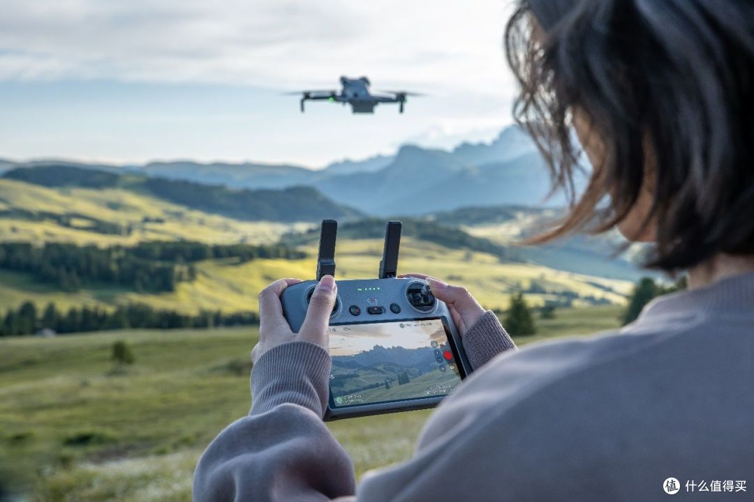 大疆发Mini系列里程碑DJI Mini 5 Pro,一英寸大底航拍机4788元起