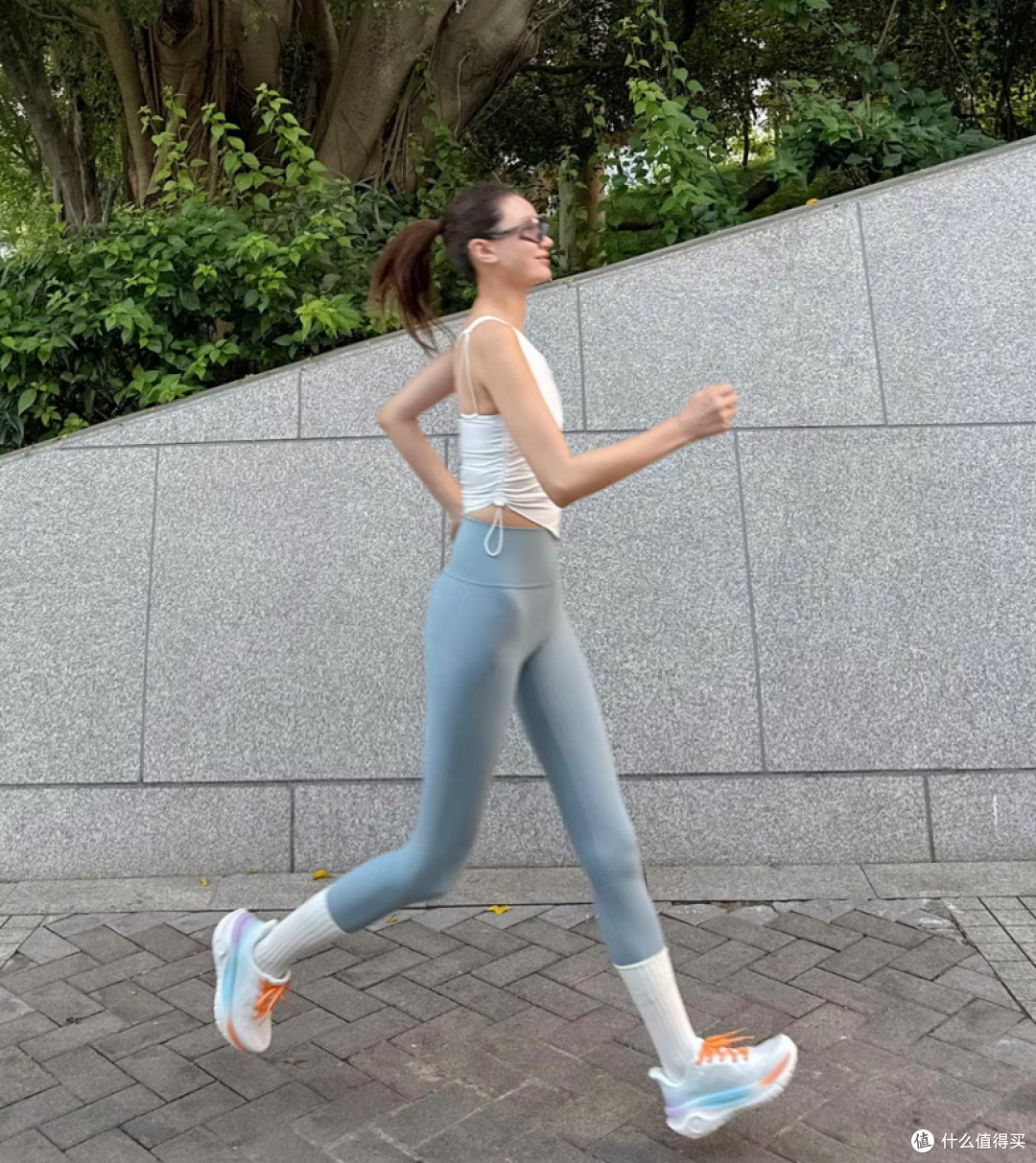 如何利用必迈跑鞋提升跑步表现，记录你的跑步时刻