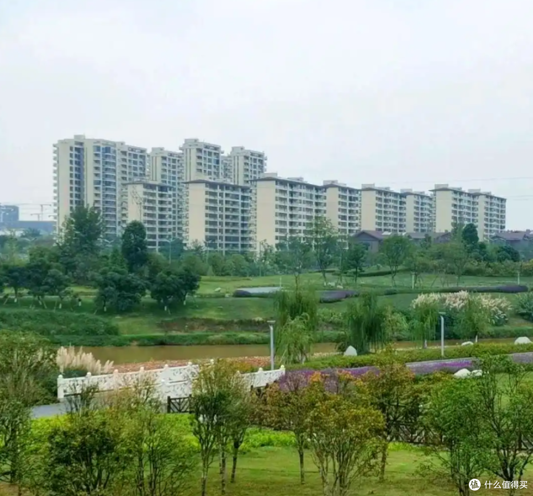 10年后,这3类房子可能将“一文不值”,内行人都在悄悄降价出售