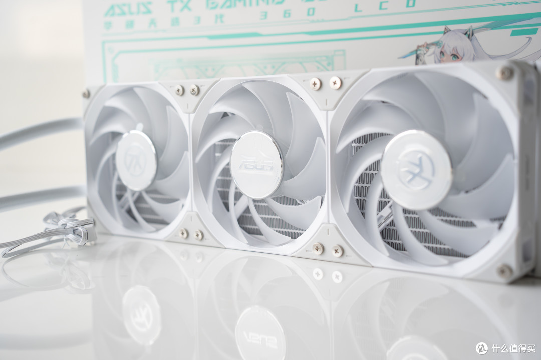 悬浮光效×LCD智显屏:天选360水冷+灵光岛,桌面极客的梦幻组合