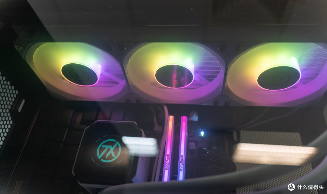 悬浮光效×LCD智显屏:天选360水冷+灵光岛,桌面极客的梦幻组合