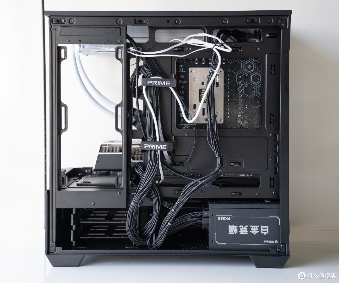 悬浮光效×LCD智显屏:天选360水冷+灵光岛,桌面极客的梦幻组合