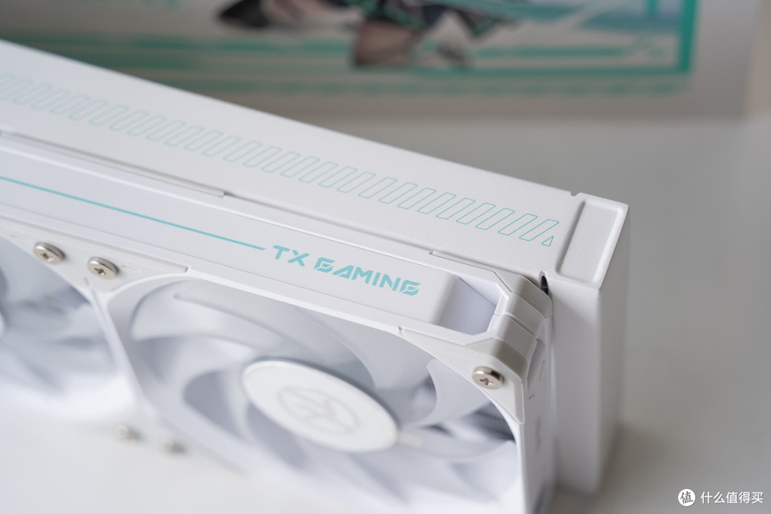 悬浮光效×LCD智显屏:天选360水冷+灵光岛,桌面极客的梦幻组合