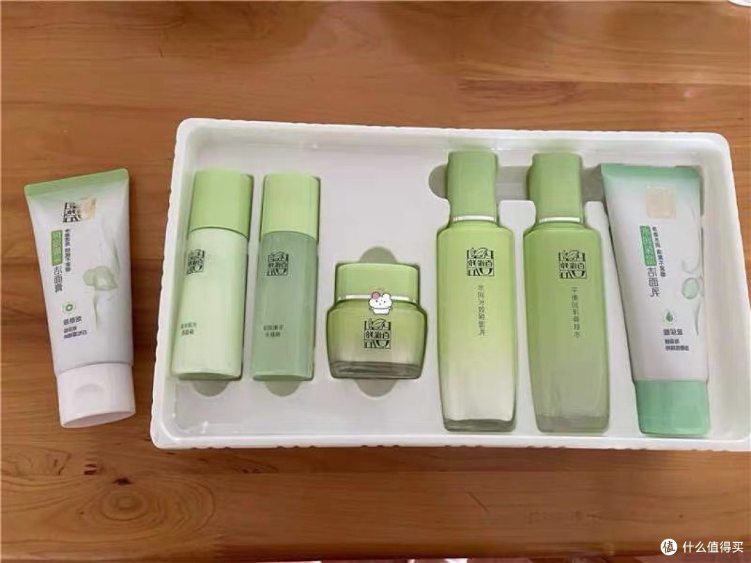 百雀羚补水套装:温和保湿