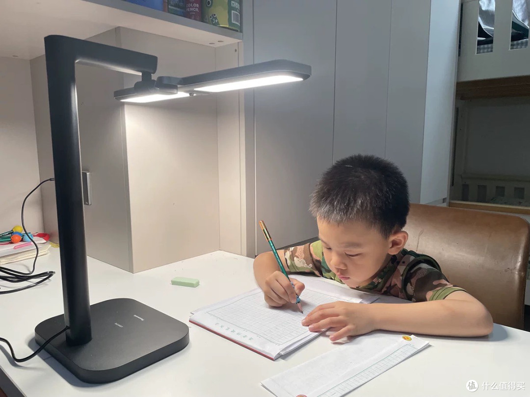 松下爱目T30全光谱台灯:我的舒适阅读新体验