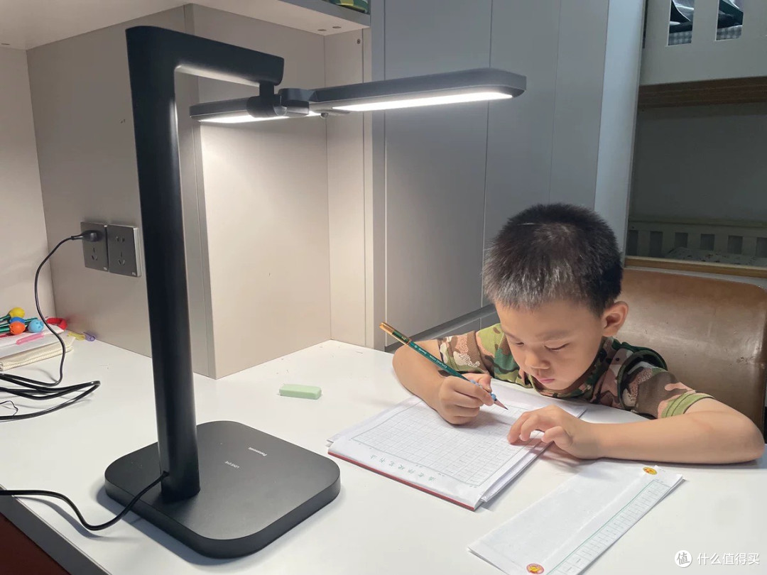 松下爱目T30全光谱台灯:我的舒适阅读新体验