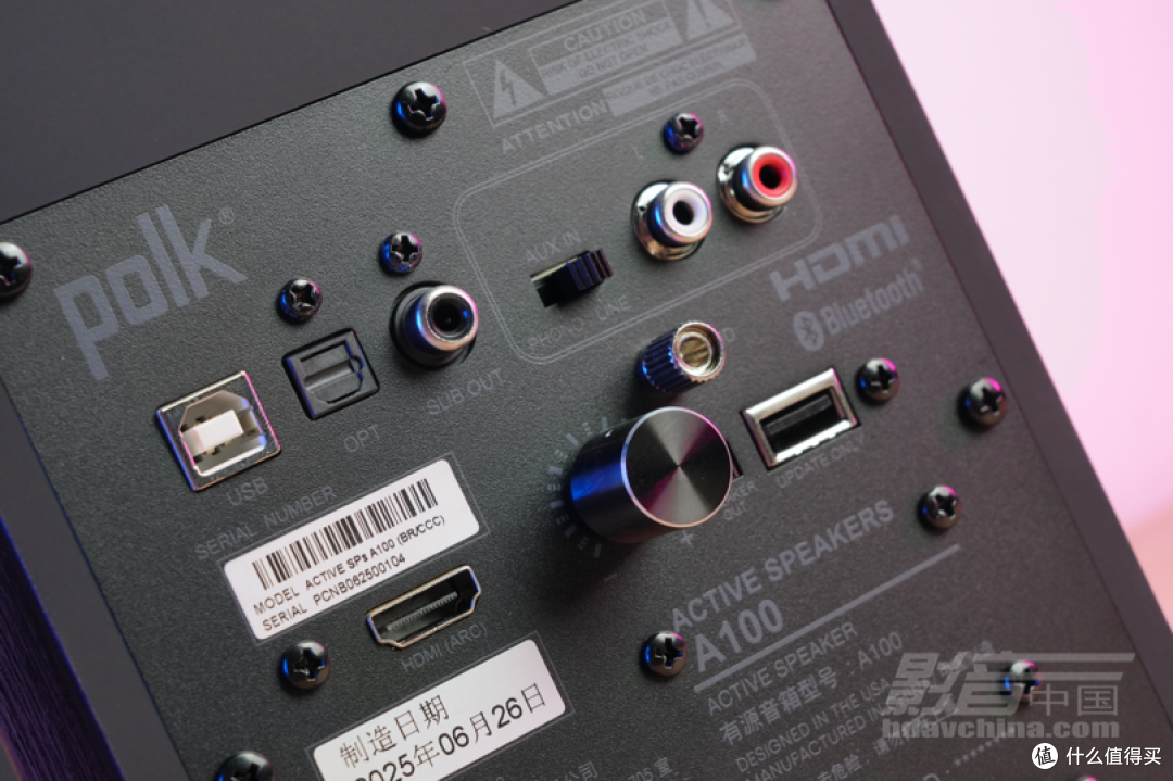 A100主音箱电子部分的接线端。在数字音频部分，它有USB Audio、光纤和HDMI ARC输入。模拟音频部分有高电平输入模式和唱头输入，另外还提供一个超低音输出