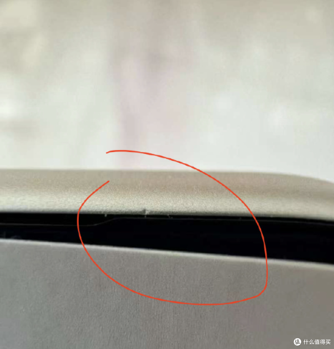 铝合金质感太差?iPhone 17 Pro又翻车,样机刚上架就满身划痕...