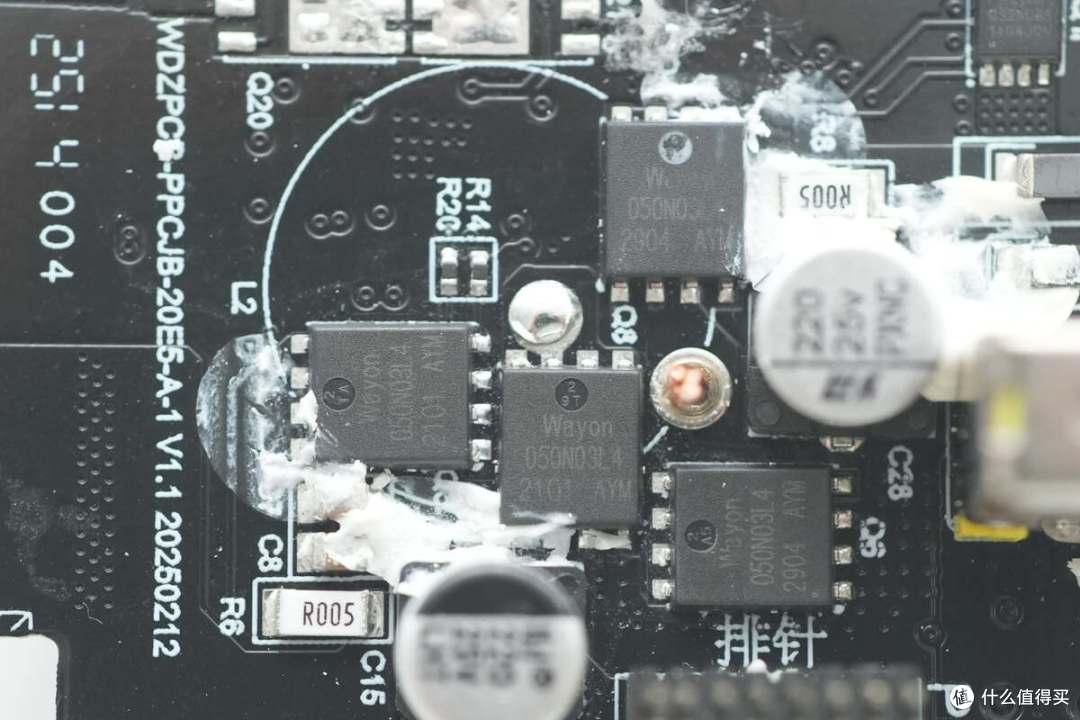出门无需带线，即拉即用，倍思145W自带拉拉线移动电源拆解