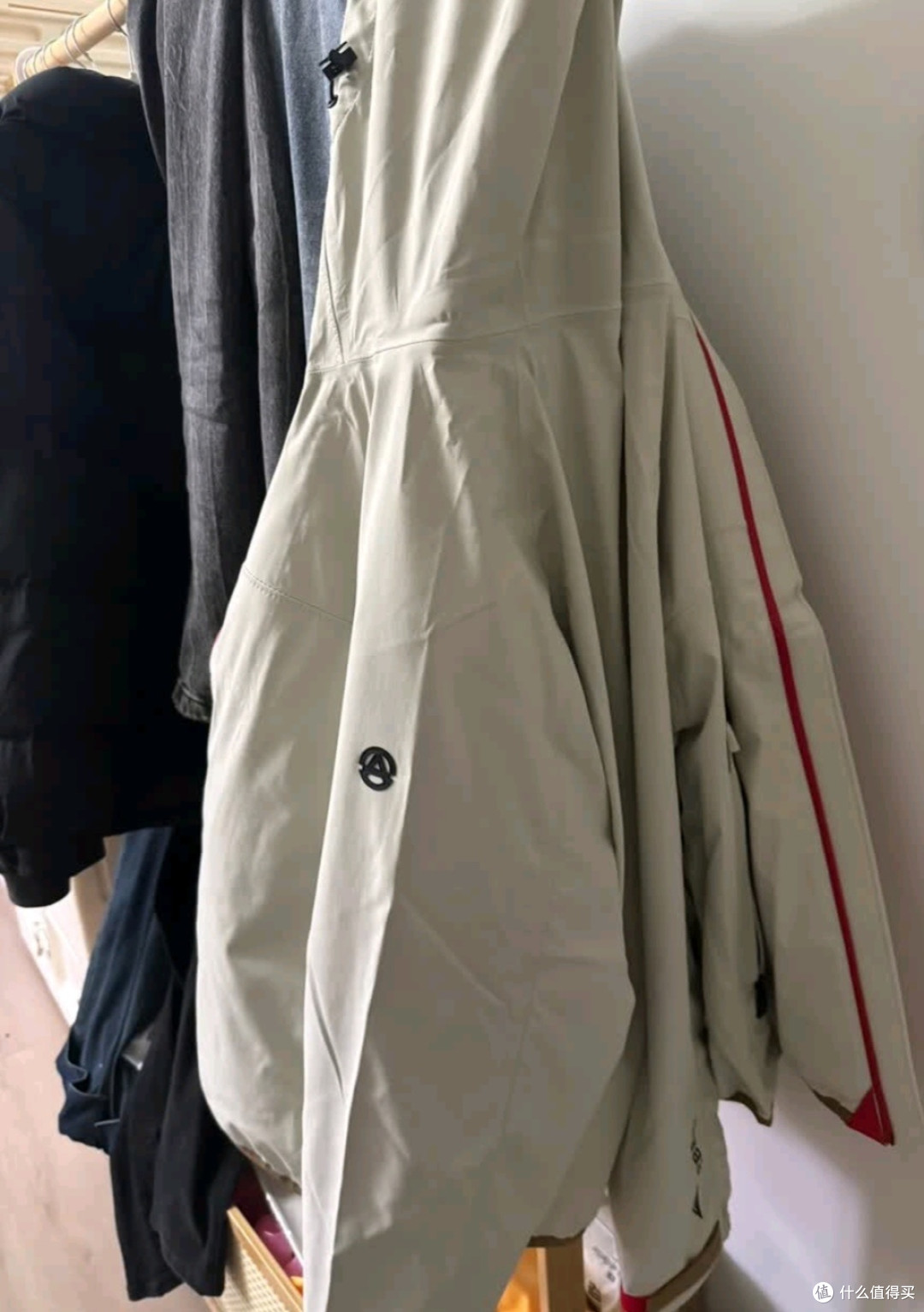 征服山野的科技铠甲：阿尔卑斯三合一冲锋夹克