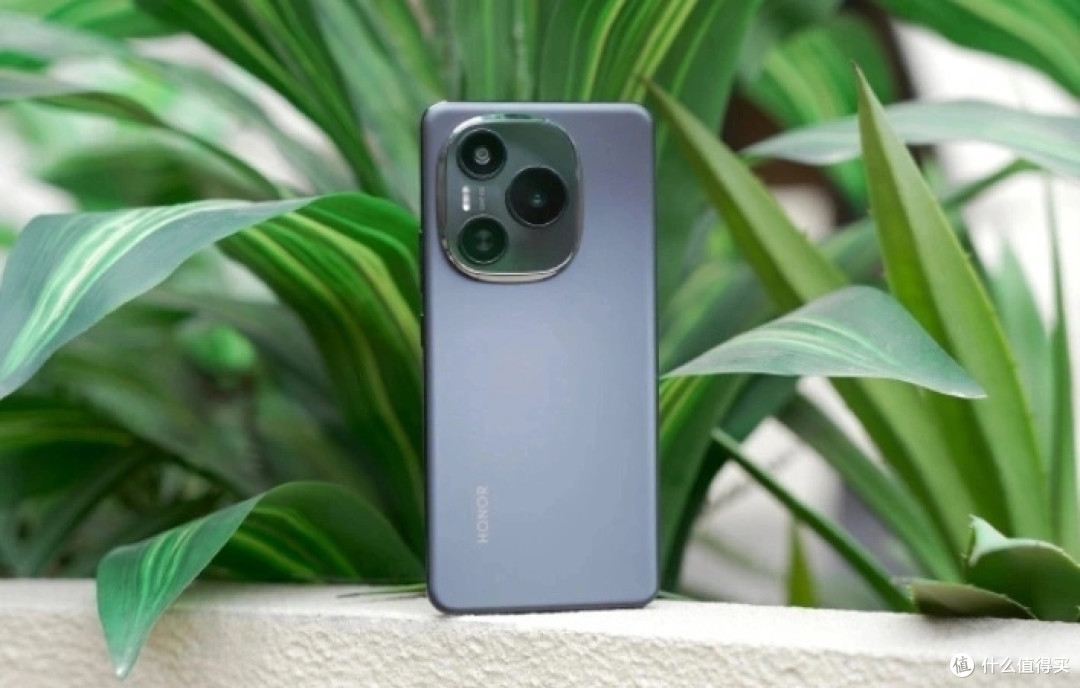 荣耀更激进了,8000mAh+OIS光学防抖,高配版也跌至新低价