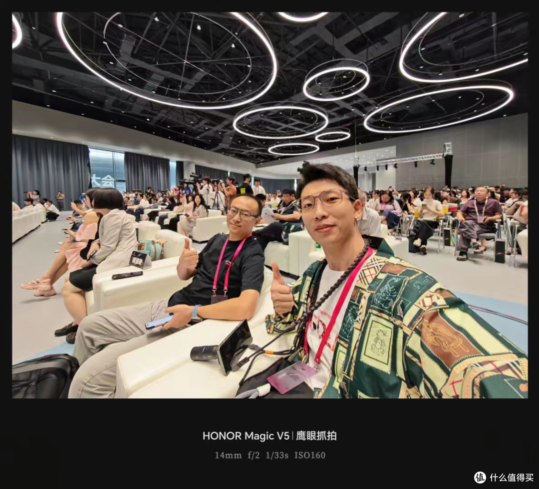 荣耀AI智能体YOYO亮相科幻星云奖，联动刘慈欣共话科幻文学与AI
