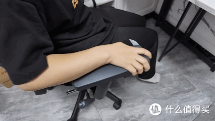 千元级价位的动态护脊黑科技!夏草木Fit2人体工学椅评测体验