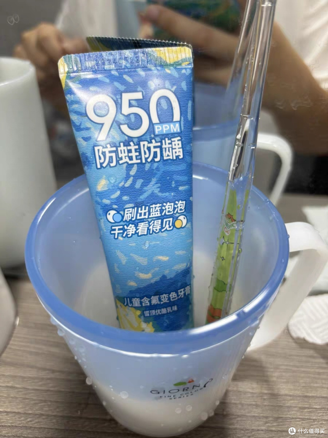 儿童牙膏变色防蛀含氟保护口腔