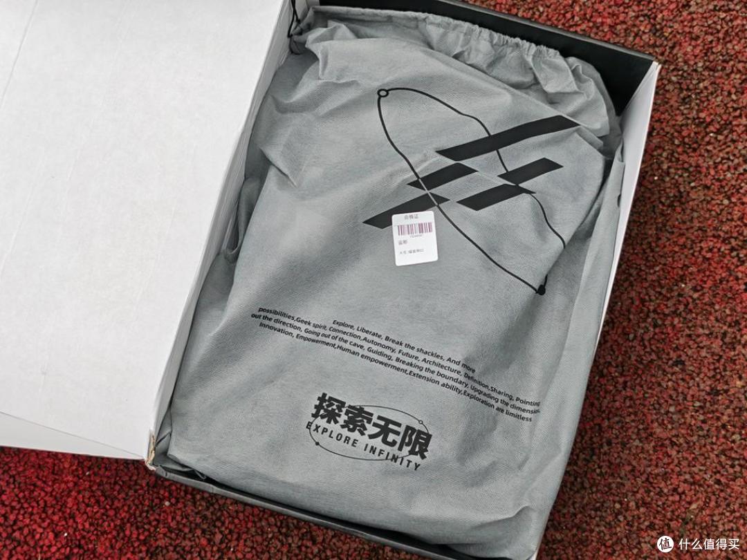 光影行星宙斯双肩包深度体验:全能设计伴你轻松出行