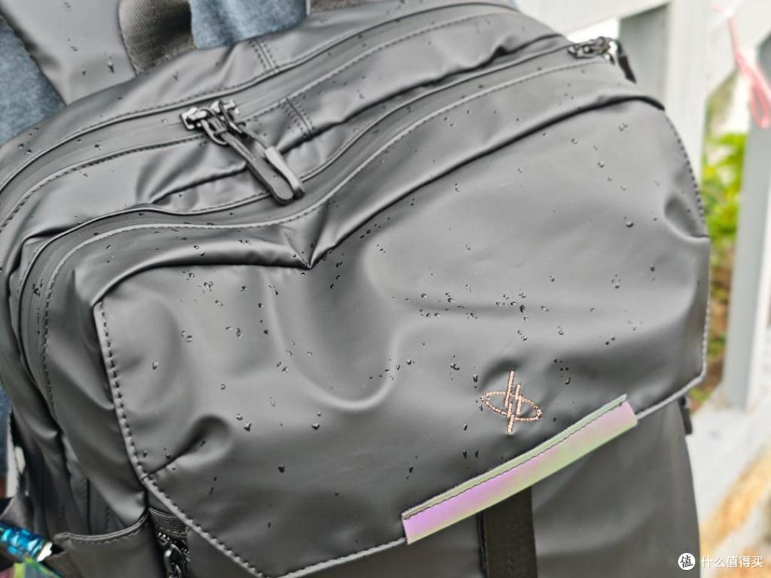 光影行星宙斯双肩包深度体验:全能设计伴你轻松出行