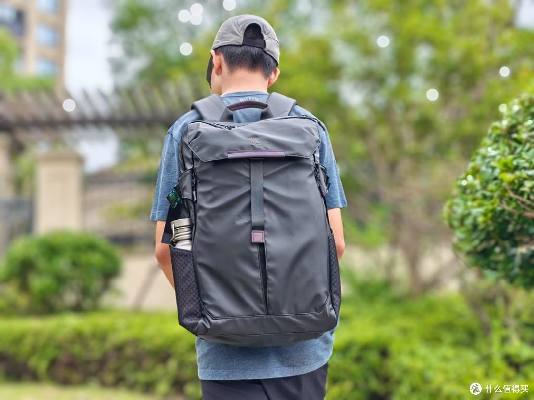光影行星宙斯双肩包深度体验:全能设计伴你轻松出行