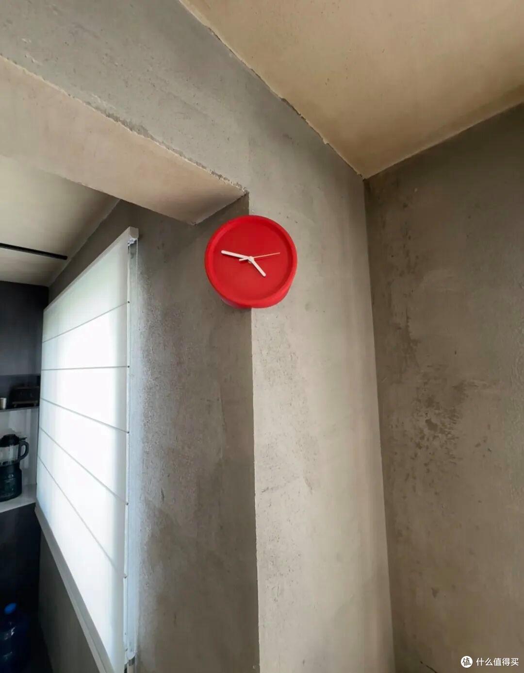 内蒙古一小伙,因“入住毛坯房”而爆火,网友:又穷又贵,好高级