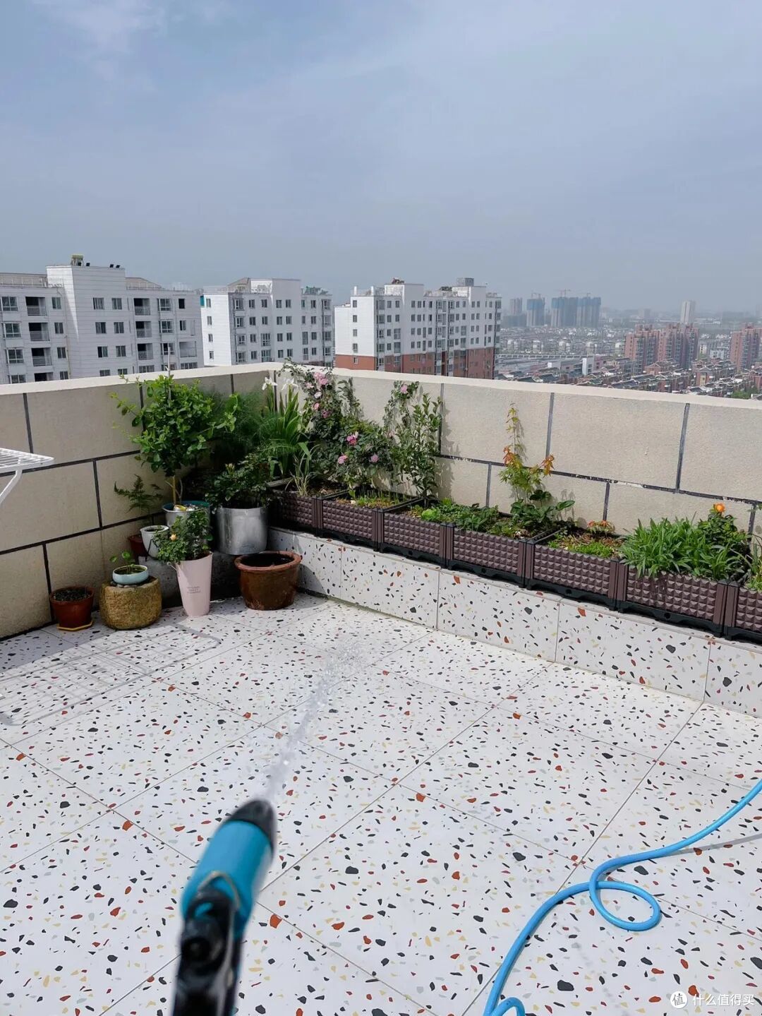 有一种尴尬叫买了“顶楼露台房”,想象很美好,住起来却一言难尽