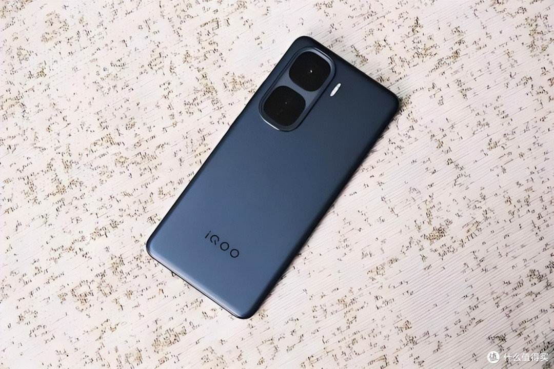 2029元!iQOO Neo10“背刺”红米K80:骁龙8Gen3+120W快充+自研Q2