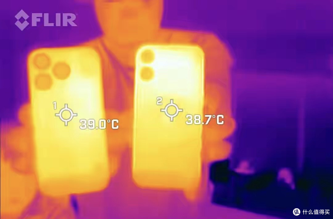 实测降10℃!iPhone17Pro拆出VC均热板,库克这次没挤牙膏