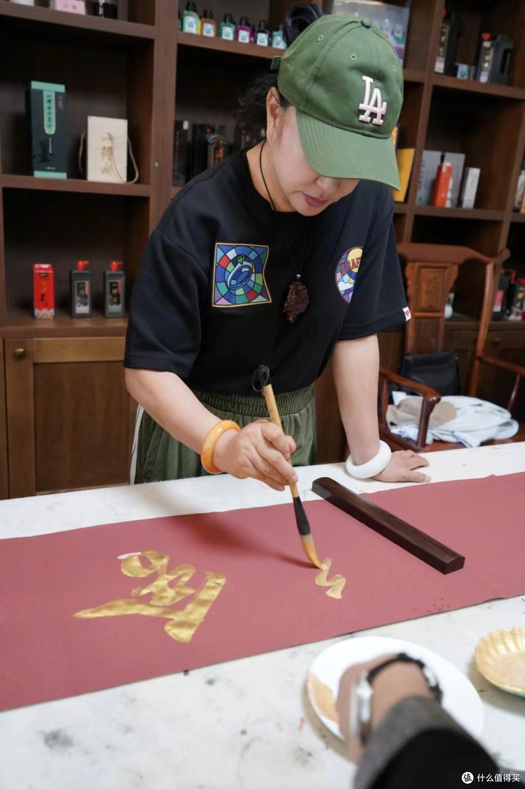 刘晓庆在北京价值上亿的豪宅,全屋大方而温馨,与狗为伴,羡慕!