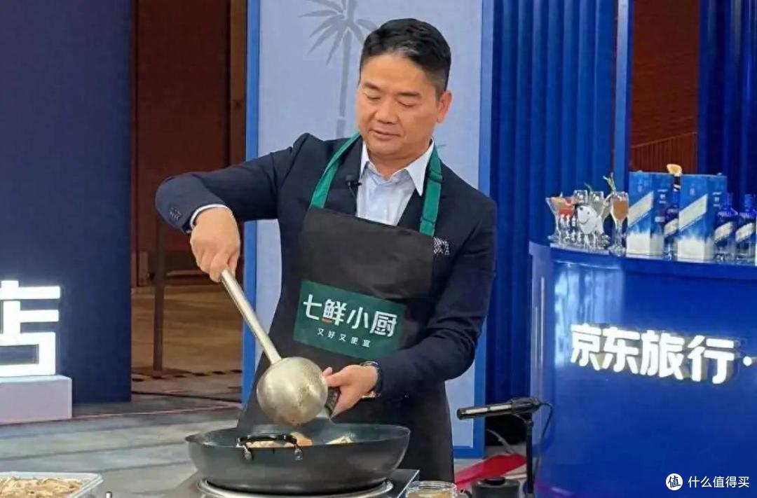 刘强东夜市喝酒直播炒菜背后,京东正悄悄打一场“差异化生存战”