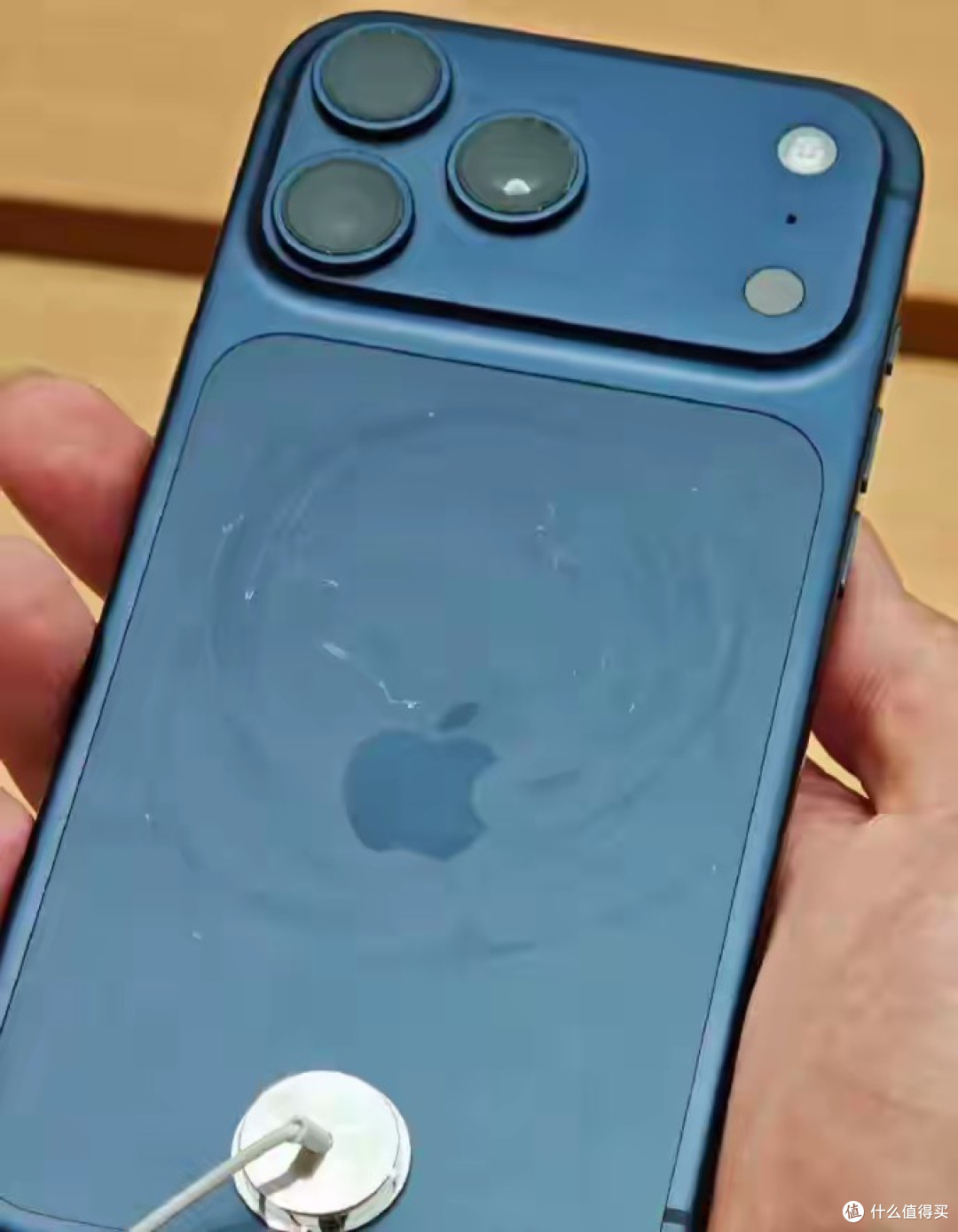 从钛金属到铝合金，iPhone17 到手就花了？网友：二手折价血亏200