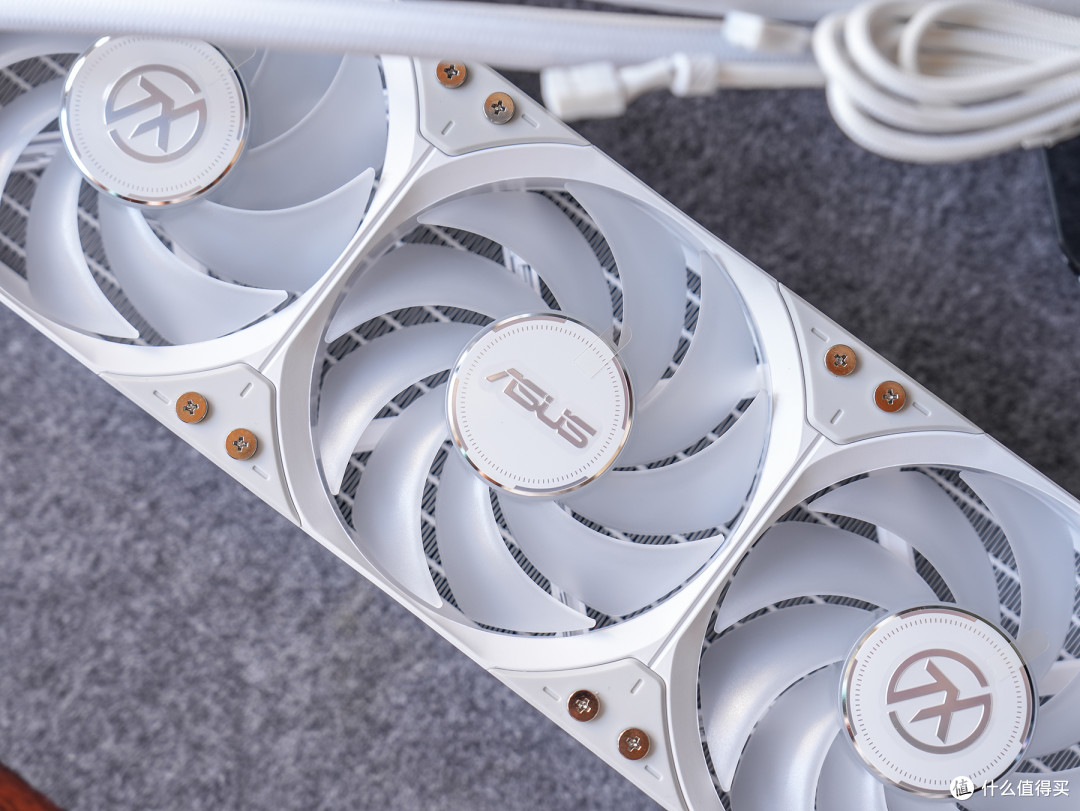 显示屏自带降温Buff,华硕天选3代360一体式水冷装机体验