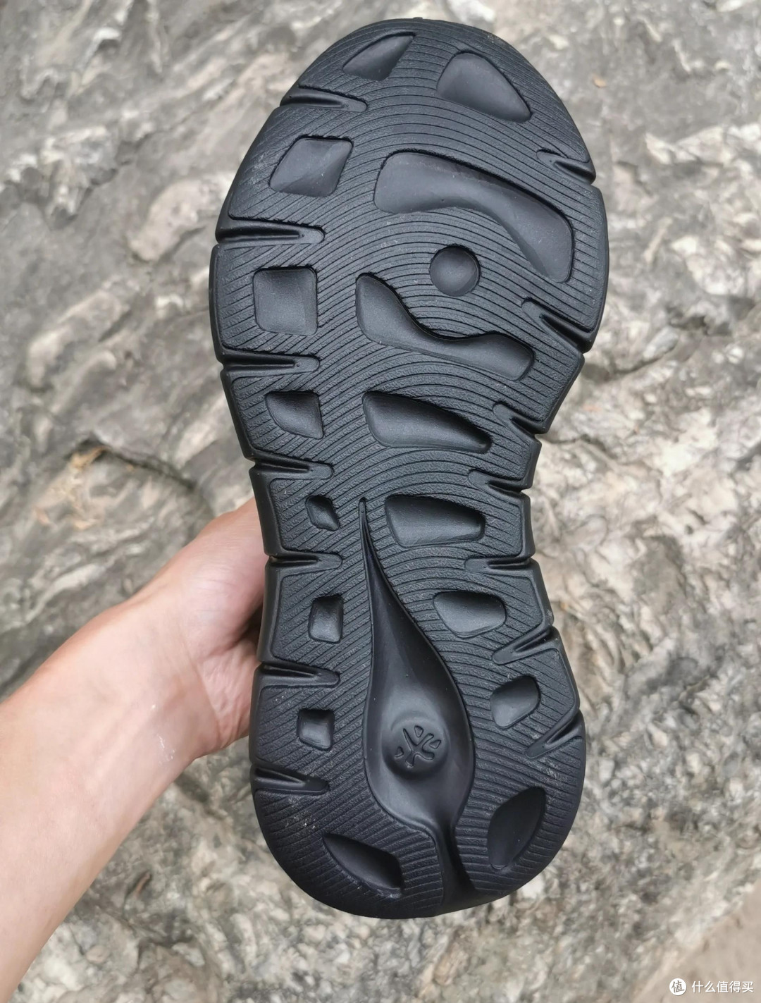 穿必迈跑了大半年,这双鞋是真把我这种“跑步废”救了