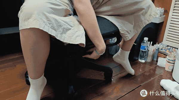 自己装的人体工程学电脑椅，坐着就是舒服