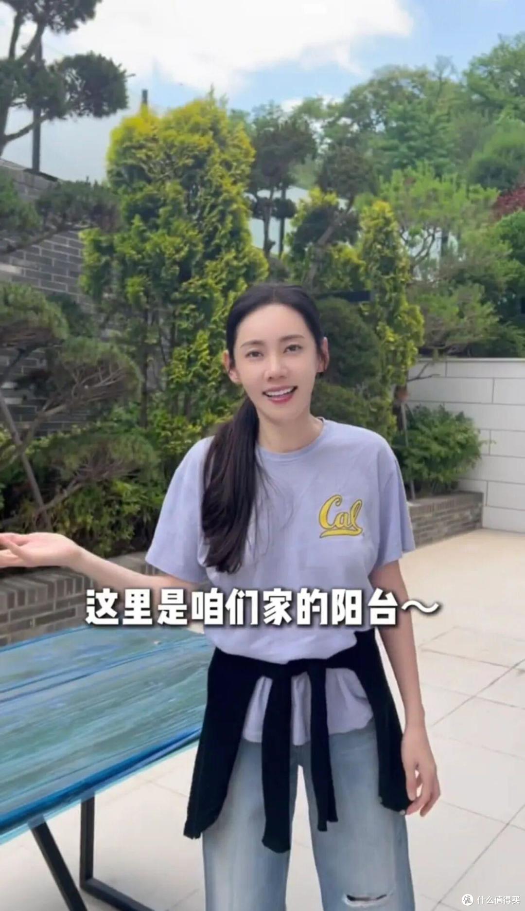 中国媳妇“秋瓷炫”的院子火了，仅一菜园子就圈粉无数，真接地气