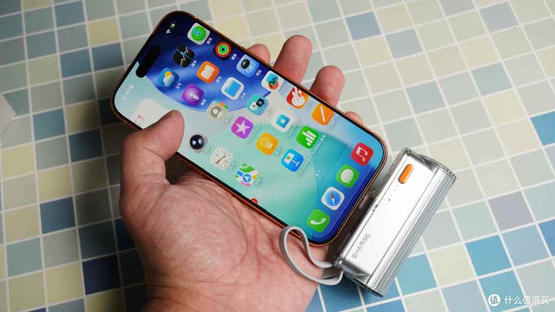 给iPhone17Pro随时补充电量 - 闪极随行mini2+麦金塔