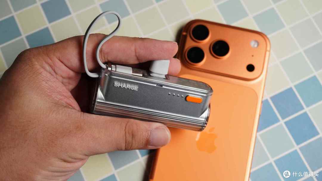 给iPhone17Pro随时补充电量 - 闪极随行mini2+麦金塔