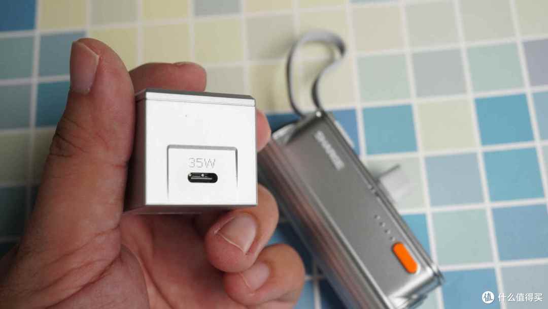 给iPhone17Pro随时补充电量 - 闪极随行mini2+麦金塔