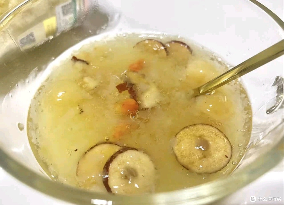 银耳羹缓解秋燥多种搭配