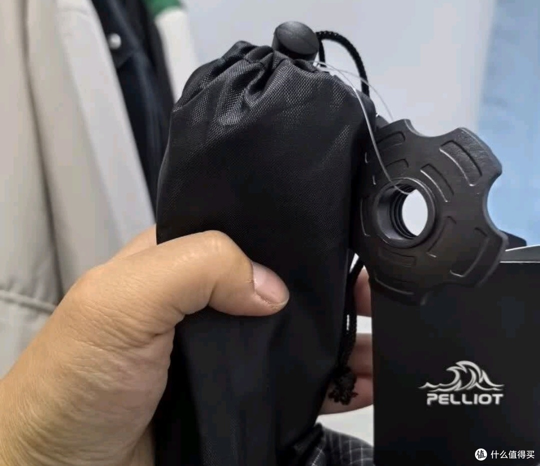 背包的隐喻:伯希和重装双肩包与现代人的精神负重