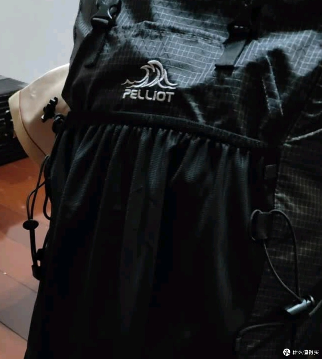 背包的隐喻:伯希和重装双肩包与现代人的精神负重