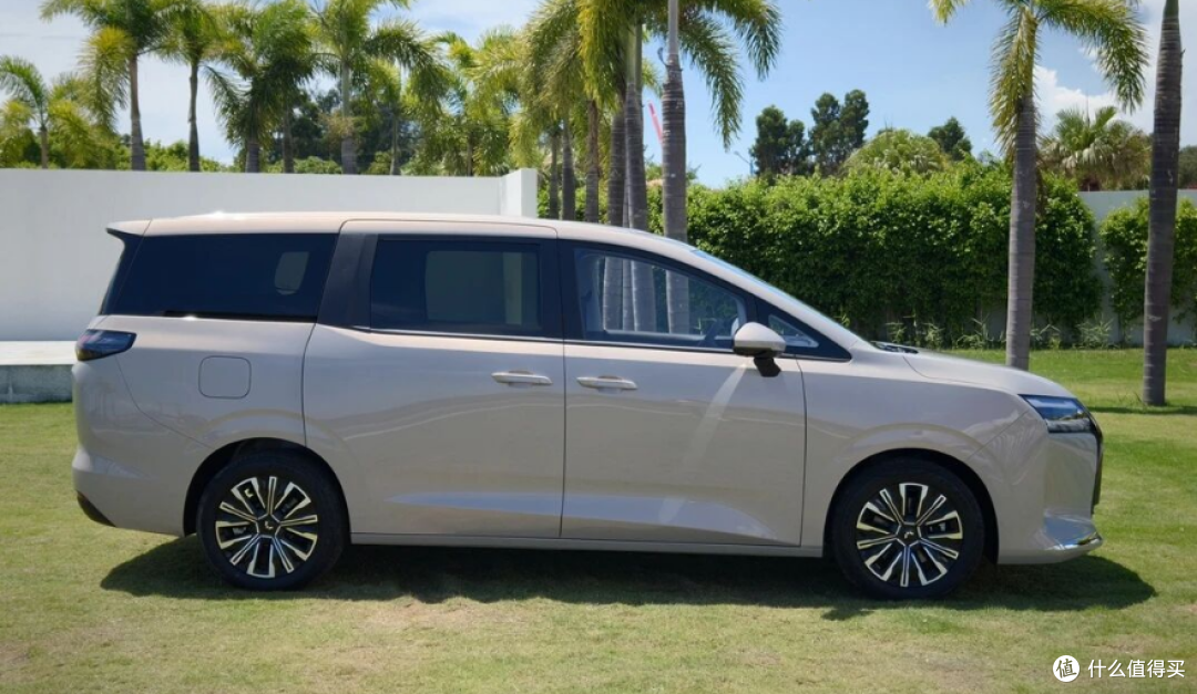 比奥德赛还长!五菱星光730静态体验:15万市场唯一中型MPV