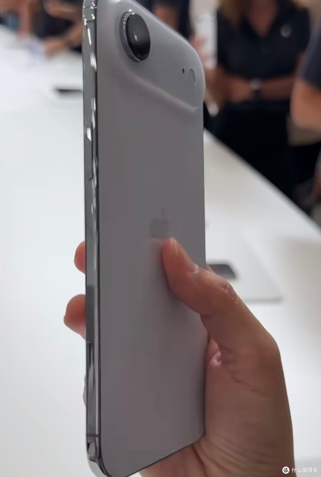 iPhone 17 Pro材质降级引发用户不满