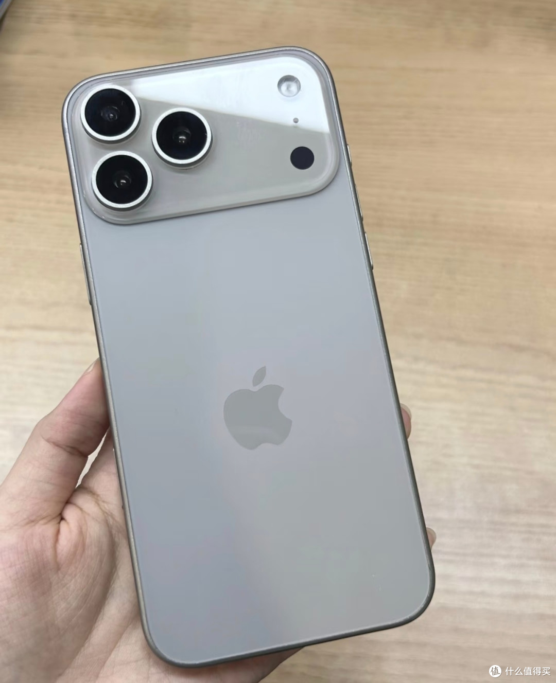 iPhone 17抢购背后的消费异化