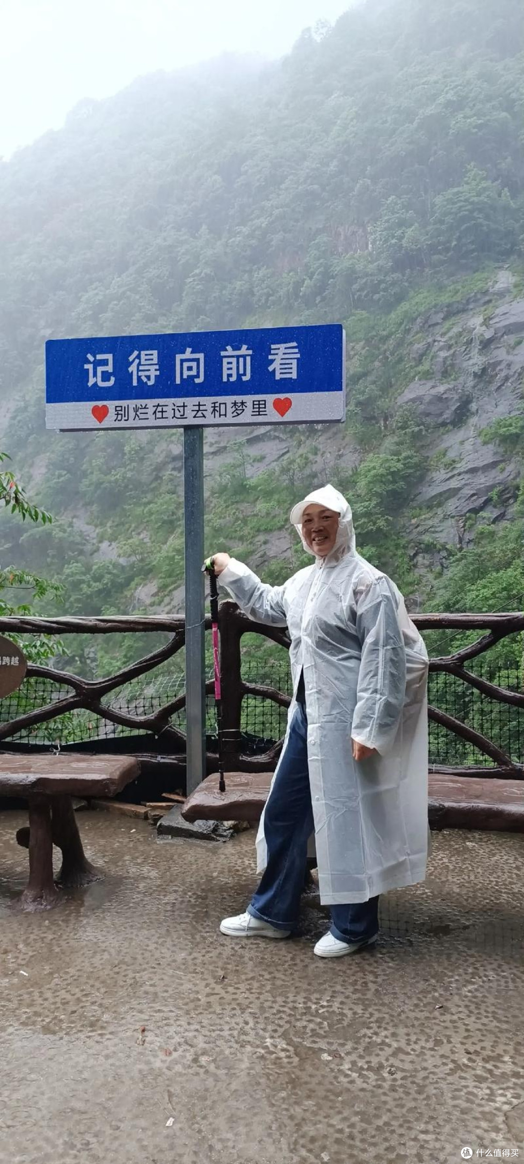 雷雨天爬山的生存指南