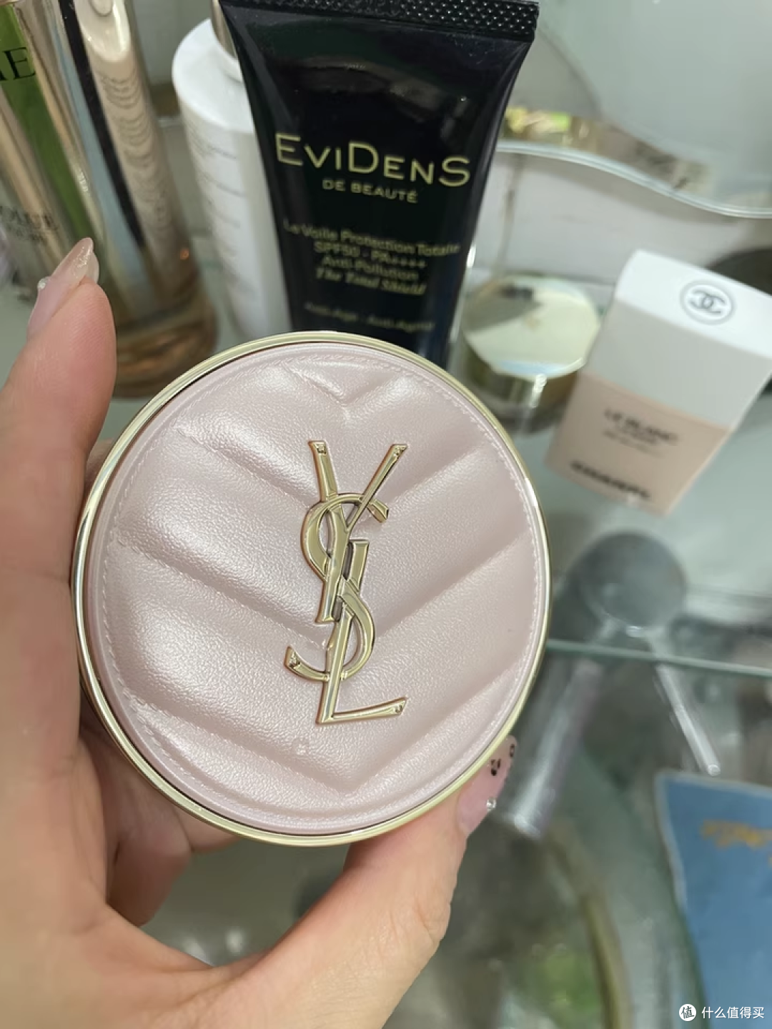 YSL 粉气垫:粉皮外壳超少女!遮瑕服帖还持久