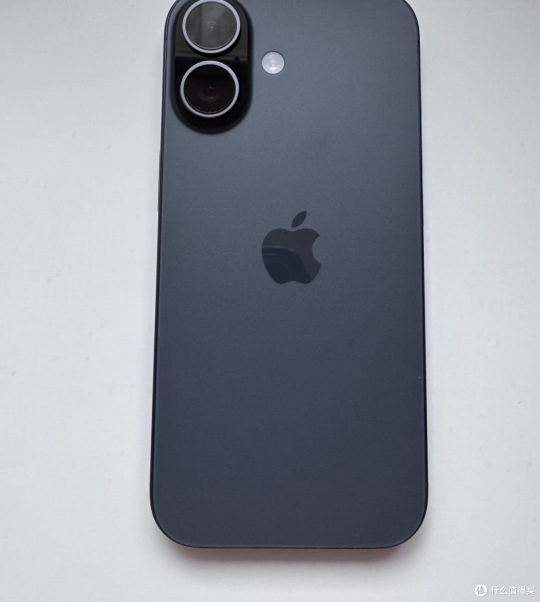 轻盈与阶级:iPhone 17的材质差异