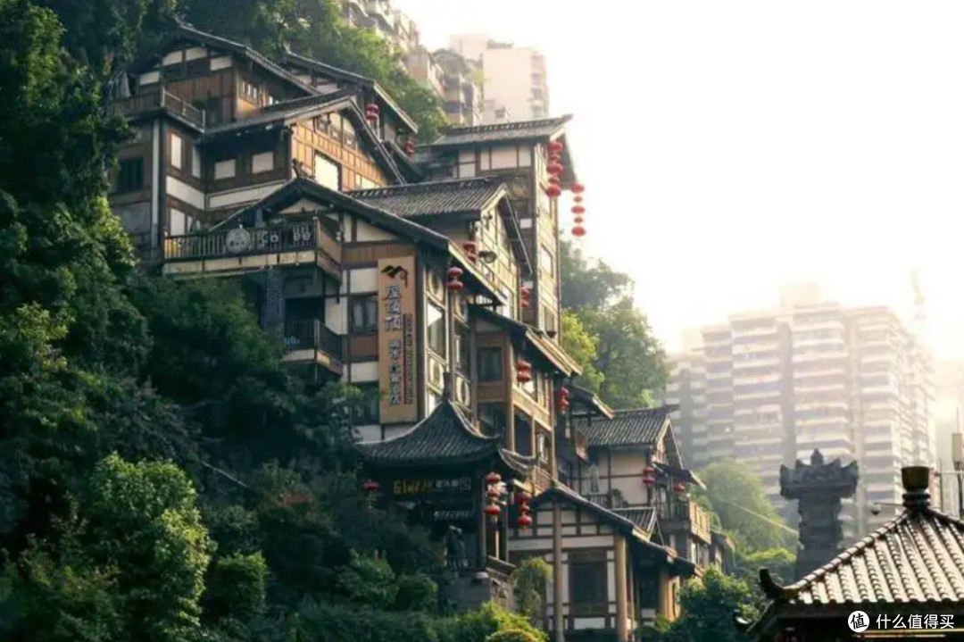 文旅消费月逛洪崖洞:夜景与省钱攻略双丰收