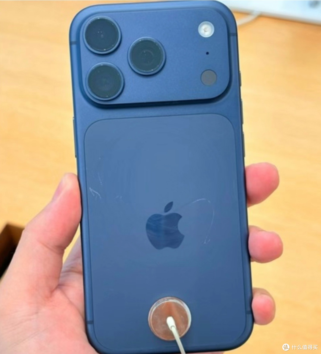 iPhone 17刚开售就被吐槽易刮花?但是分析师却说不会影响销量?