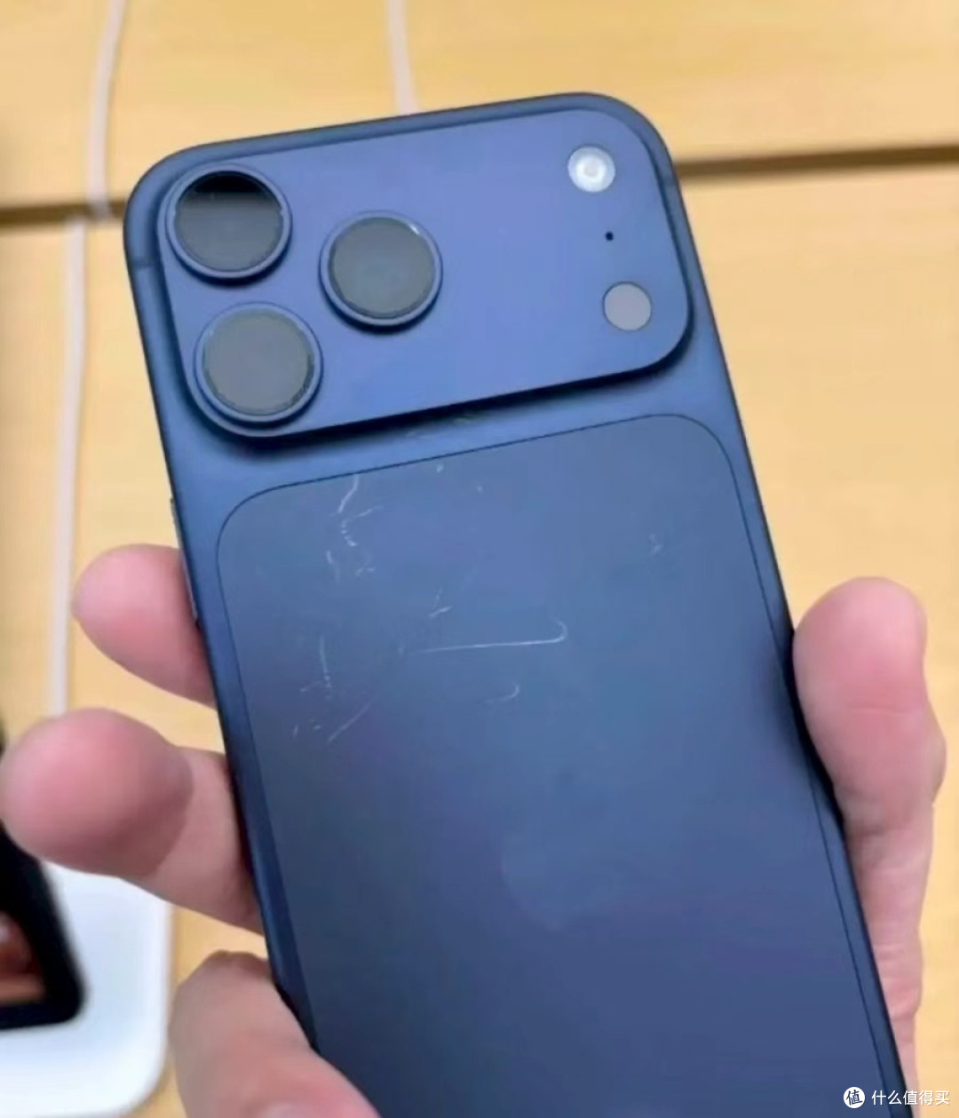 iPhone 17刚开售就被吐槽易刮花?但是分析师却说不会影响销量?
