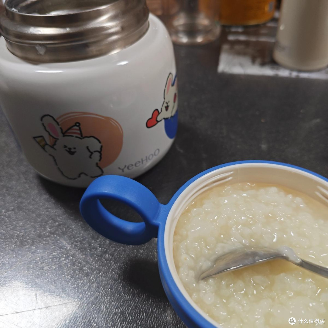 带娃出行的“辅食自由”，全靠英氏焖烧杯撑着！