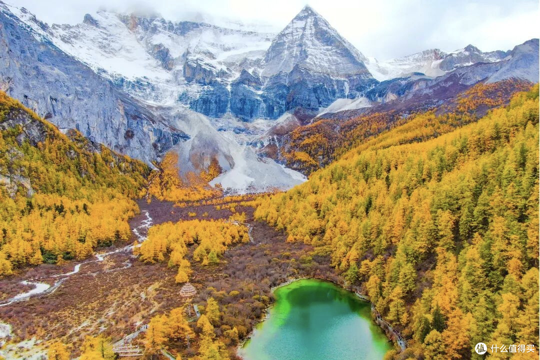 周末自愈计划:在稻城亚丁的雪山草甸间找回自己