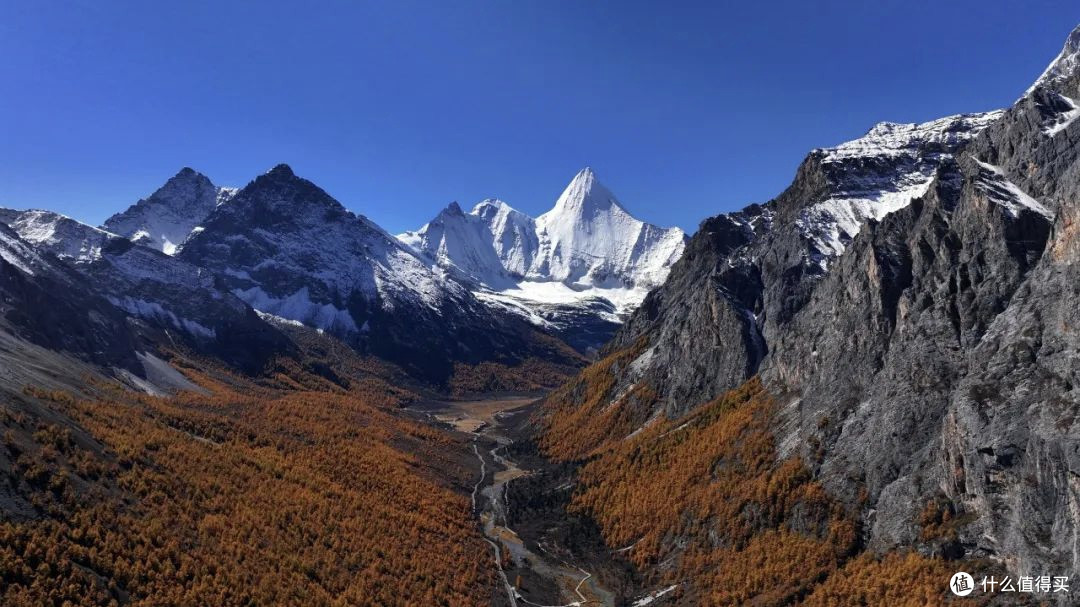 周末自愈计划:在稻城亚丁的雪山草甸间找回自己